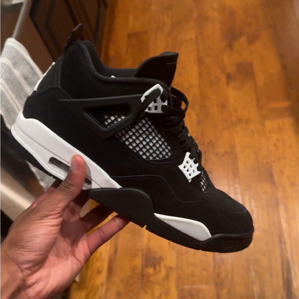 Jordan 4  White thunder